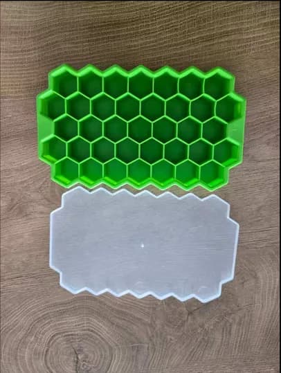 Honeycomb Silicone Ice Cube Tray with Lid